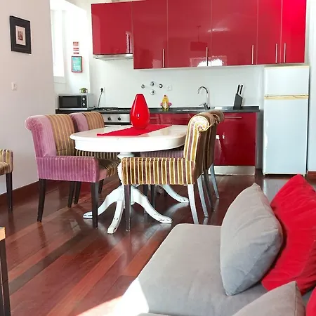 Open Trace Unique 3 Bedroom Located Centeral Apartment *