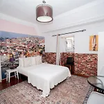 Spacious 3-Bedroom Apartment With Open Terrace In Central Lisbon *