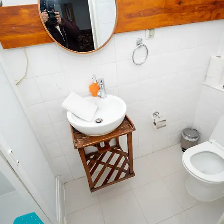 Spacious 3-bedroom 3 Double Bed 1 Sofa Bed 2 Bathroom With Open Terrace In דירה *