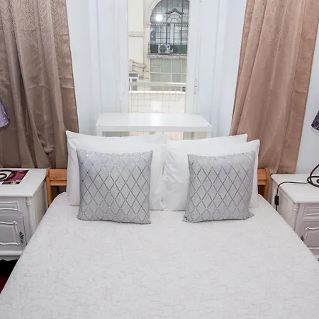 Spacious 3-bedroom 3 Double Bed 1 Sofa Bed 2 Bathroom With Open Terrace In * ליסבון