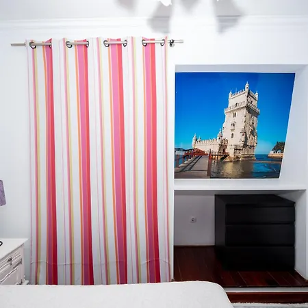 Spacious 3-bedroom 3 Double Bed 1 Sofa Bed 2 Bathroom With Open Terrace In * ליסבון