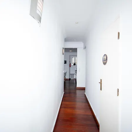 Spacious 3-bedroom 3 Double Bed 1 Sofa Bed 2 Bathroom With Open Terrace In ליסבון