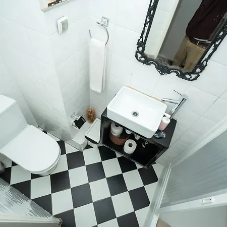 Spacious 3-bedroom 3 Double Bed 1 Sofa Bed 2 Bathroom With Open Terrace In דירה