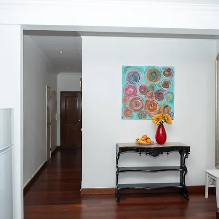 Spacious 3-bedroom 3 Double Bed 1 Sofa Bed 2 Bathroom With Open Terrace In דירה