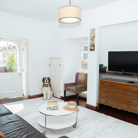 Spacious 3-bedroom 3 Double Bed 1 Sofa Bed 2 Bathroom With Open Terrace In * ליסבון