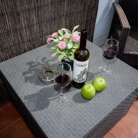 Spacious 3-bedroom 3 Double Bed 1 Sofa Bed 2 Bathroom With Open Terrace In דירה *