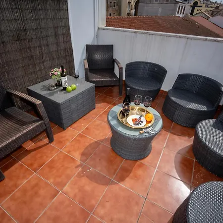 Spacious 3-bedroom 3 Double Bed 1 Sofa Bed 2 Bathroom With Open Terrace In דירה